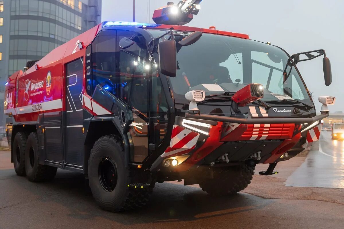 Аварийно спасательные машины. Пожарная машина Rosenbauer Panther 6x6 2017. Пожарная машина Rosenbauer Panther. Пожарная машина аэропорта Rosenbauer Panther. Пожарная машина Rosenbauer Panther 6x6 2021.