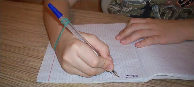 Можно взять ручку. Как правильнодержаьь руску. Как держать ручку. Как правильно держать руч. Научить ребенка правильно держать ручку.