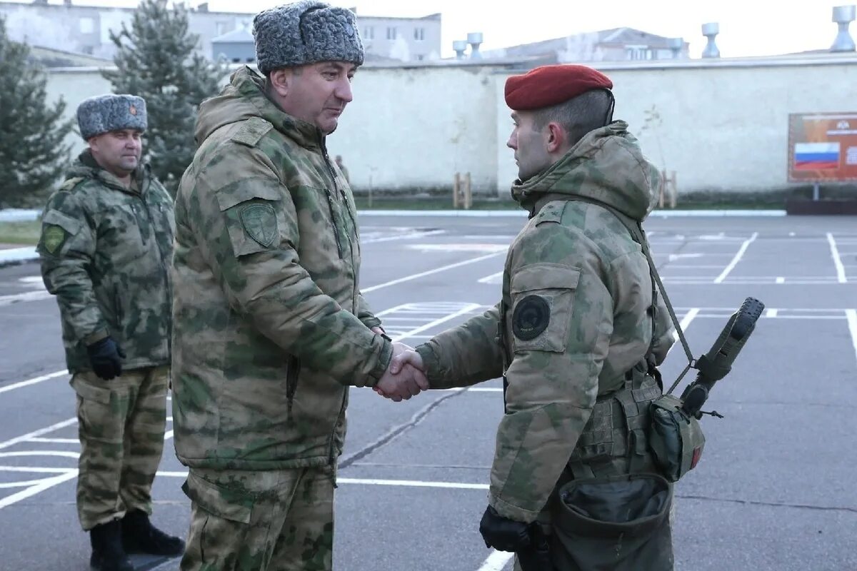 Сво россии примеры мужества сотрудников росгвардии В Санкт-Петербурге вологодскому росгвардейцу, отличившемуся в ходе специальной в