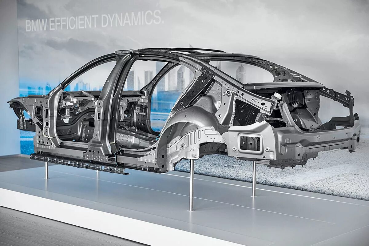 Что такое кузов. Кузов g11 bmw. bmw 7 g11 лонжерон. бмв 7 кузова. bmw 7 carbon core.