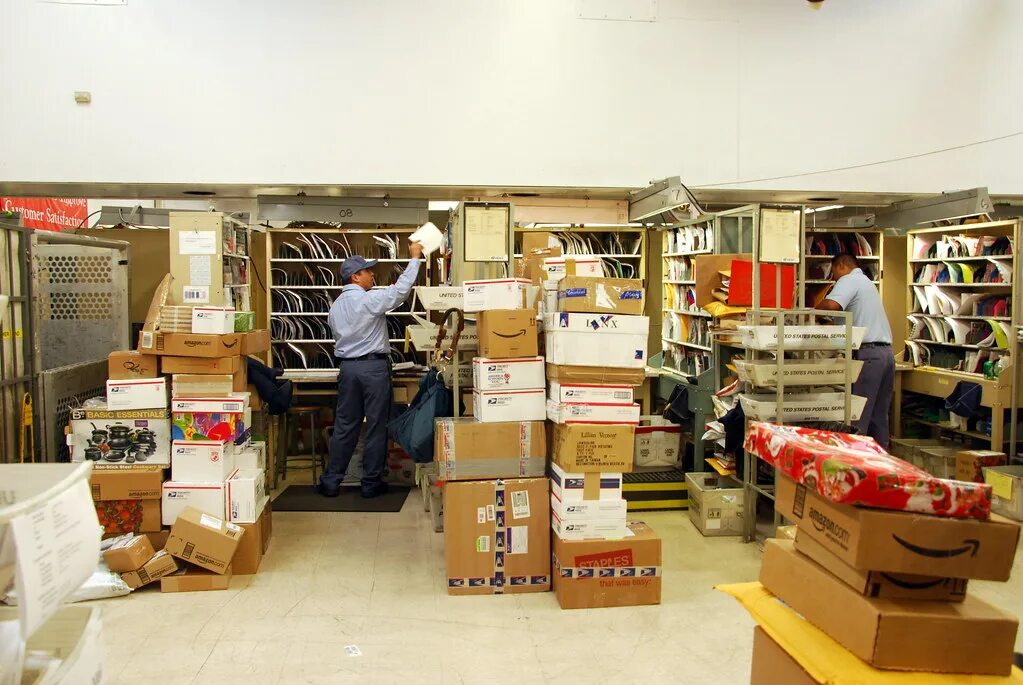 Be past. Be past. This is post office. Post office фото. Post office витрина.