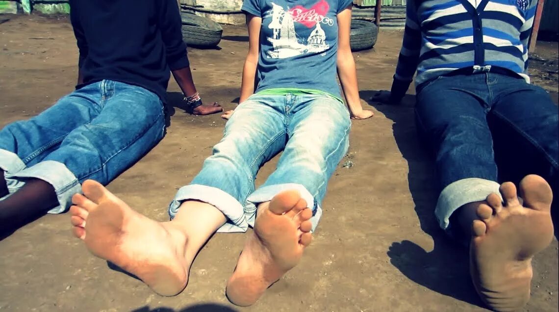 Пятки девочек. Schoolboy feet. Boy feet groups. Пятки мальчиков. Пятки пацанов.