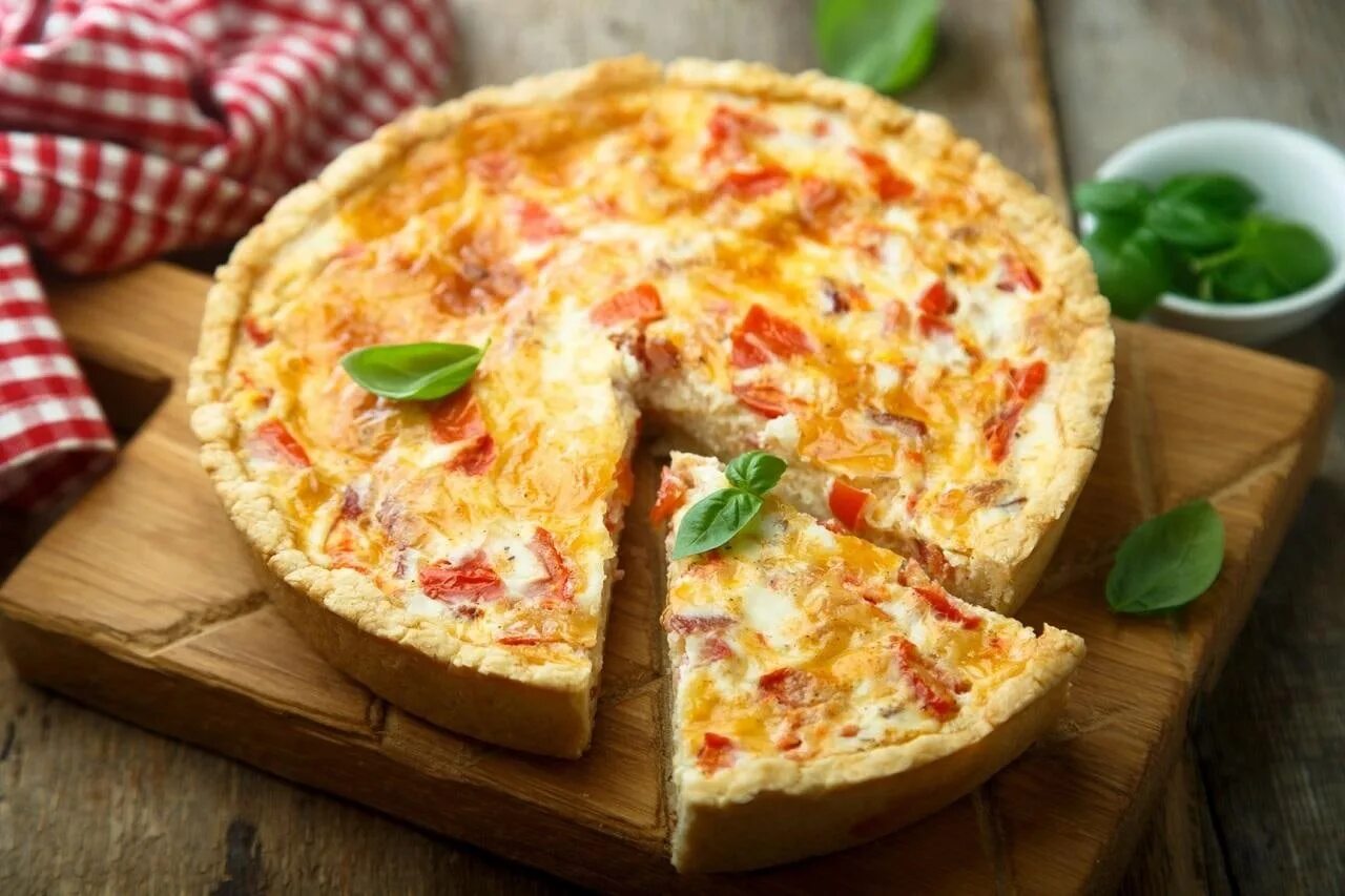 КИШ Лорен. КИШ Лорен (Quiche Lorraine). КИШ Лорен с ветчиной. Французская кухня КИШ Лорен. Пирог на ужин