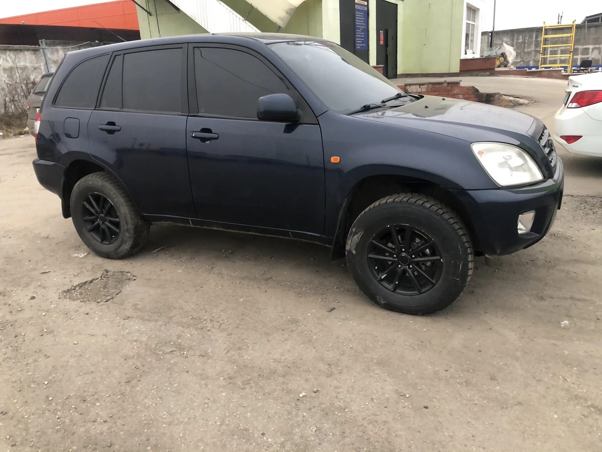 Шипованные шины чери тигго. Chery tiggo fl резина 235/70/ 16. 235/70 на чери тигго. 235 75 16 на чери тигго 11. 225/70 r16 на chery tiggo fl.