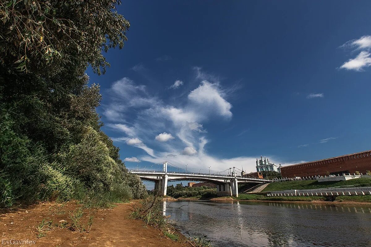 набережная реки днепр смоленск. река днепр смоленск. днепр в смоленске. река вазуза смоленская область. смоленск река в смоленске.