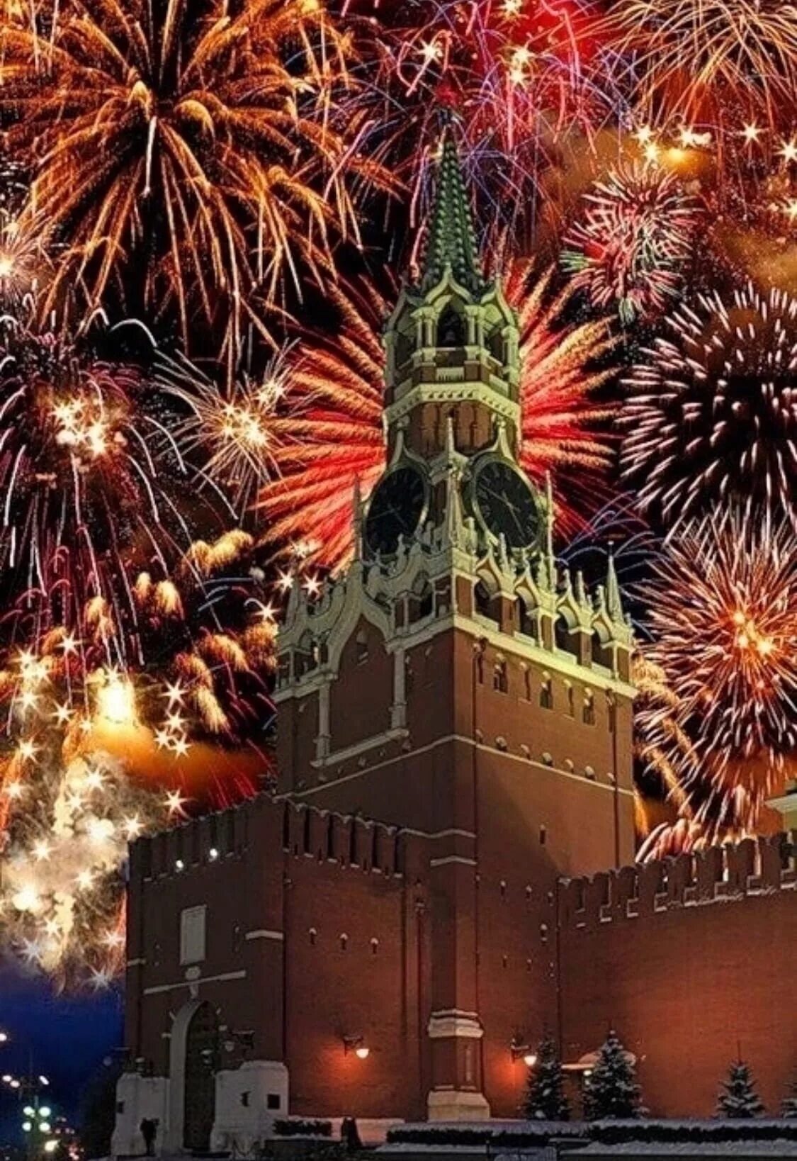 Кремлевский праздник. Спасская башня Кремля салют. Москва Кремль салют. Кремль новый год. Салют на красной площади на новый год.