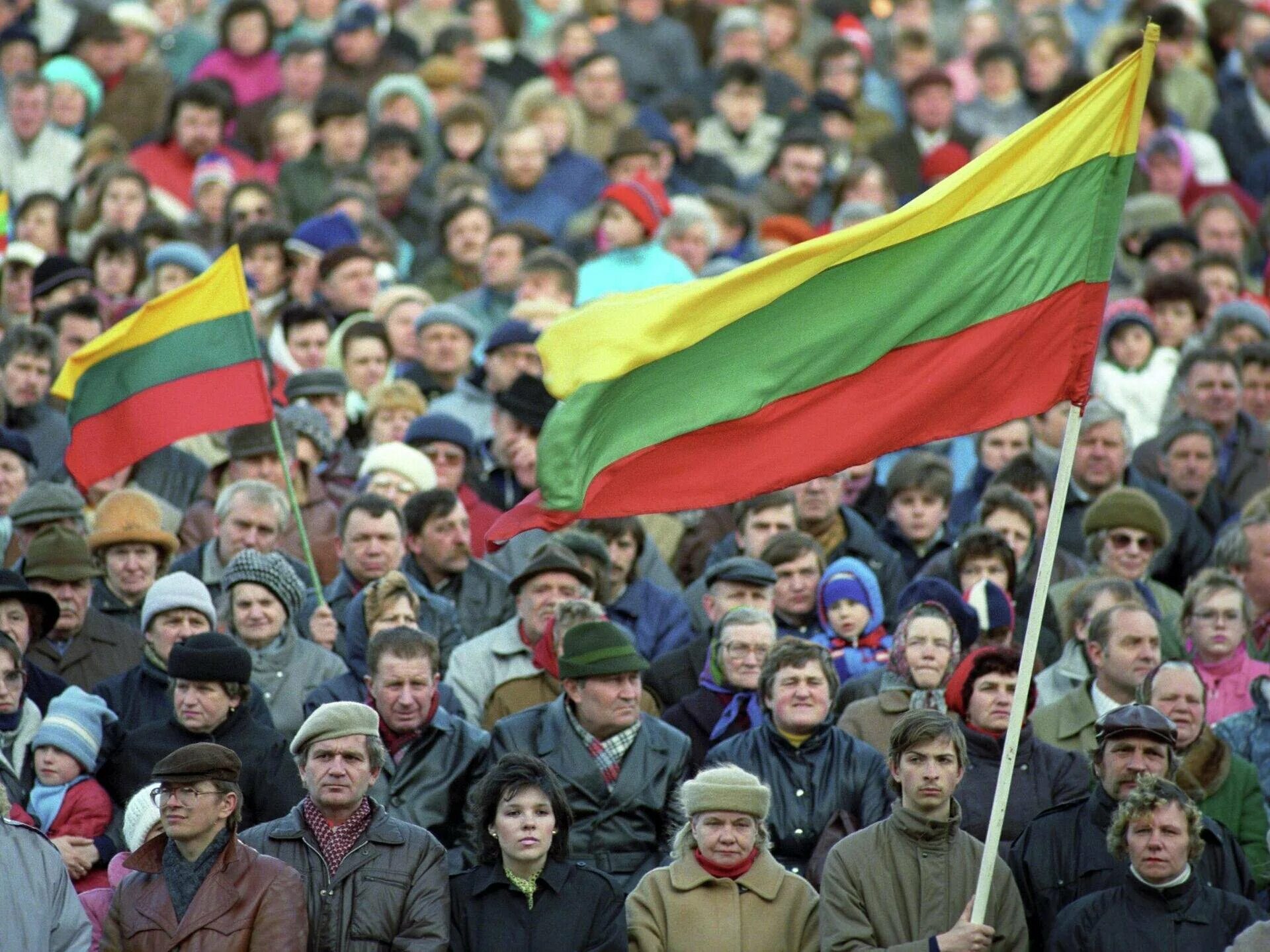 Почему была провозглашена независимость эстонии. Литва независимость 1990. митинги литва 1991. саюдис в литве. саюдис литва ссср.