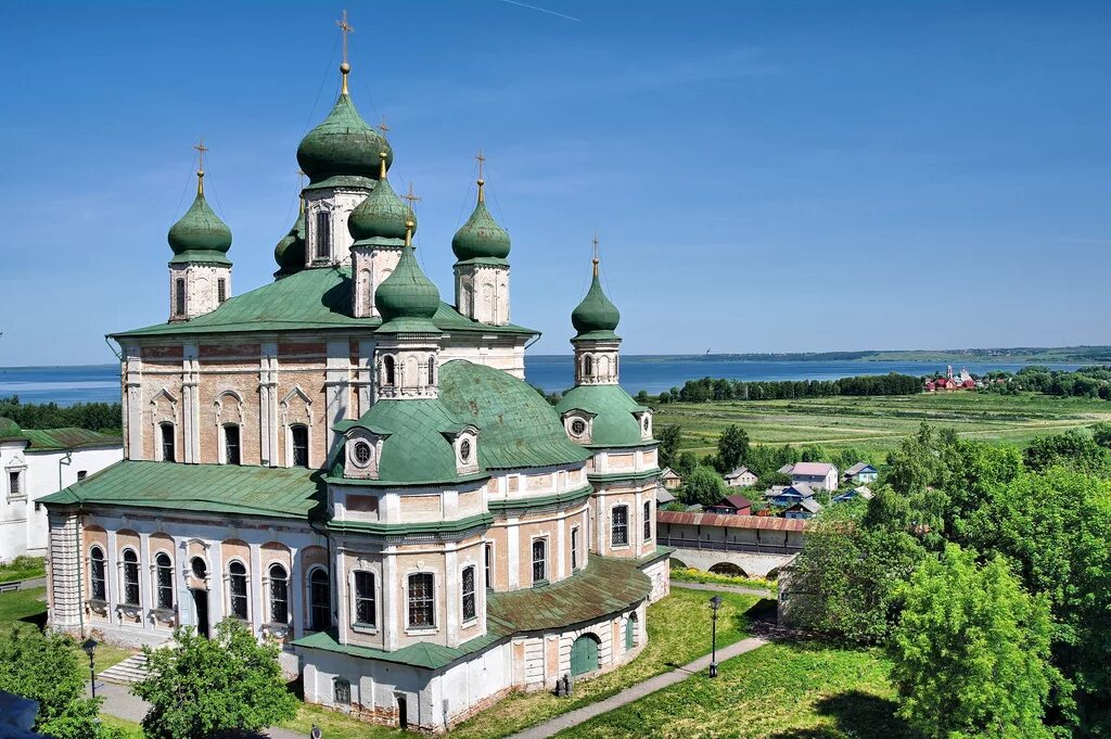 Город переславль залесский. Переславский музей-заповедник Переславль-Залесский. Золотое кольцо Переславль-Залесский Горицкий монастырь. Горицкий монастырь вид с озера Переславль-Залесский. Родина Горицкий монастырь.