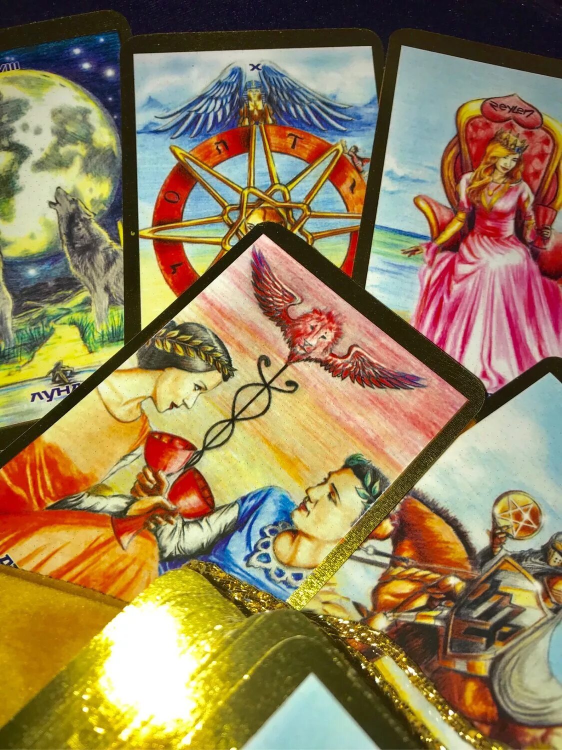 Колоды таро какая лучше. Колода Таро. Карты Таро колоды. Samara Tarot колода. "Колода карт Таро "дитя Луны".