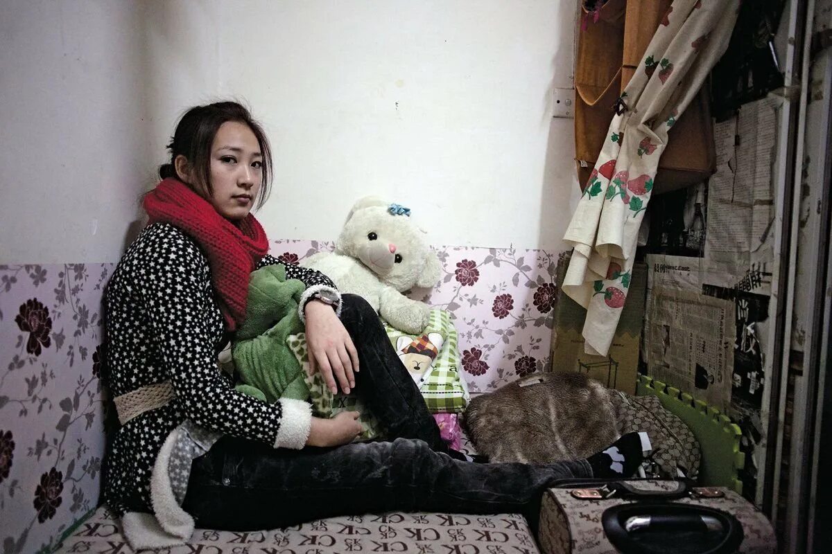Маленькие квартиры в китае. Она живет в китае. Китай люди. Она живет в китае. Жизнь китайцев.