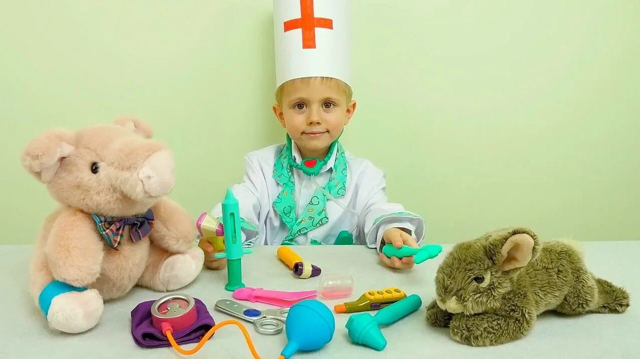 Как девочки играют в доктора. Игра в доктора. детские игры в доктора. сюжетно-ролевая игра доктор. дети играют в доктора.