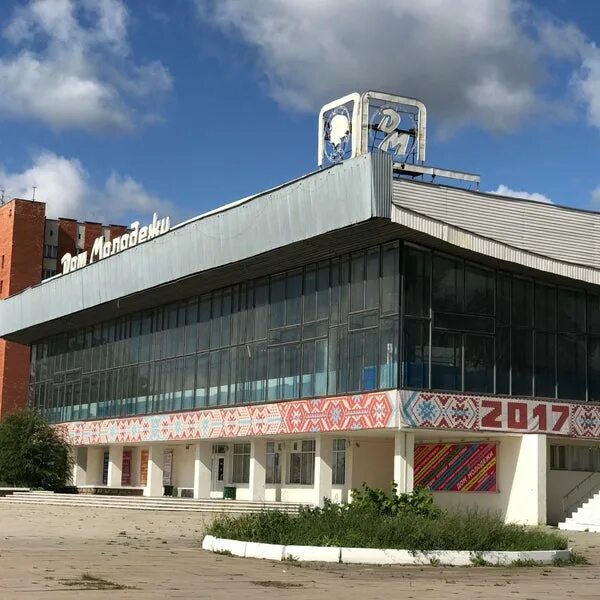 Дом молодежи саров. Саров дом молодежи фото. дом молодежи саров 2014. саров дом молодежи кружки.