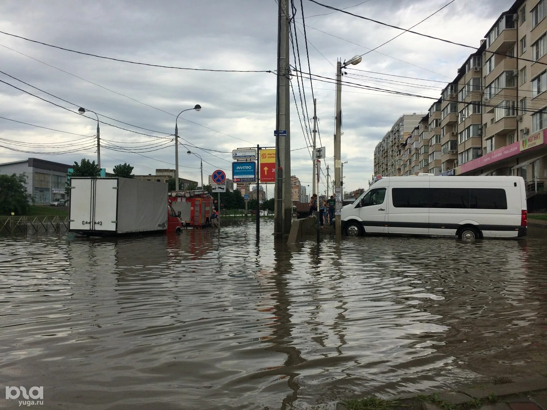 Погода в самом краснодаре. Московскую улицу Краснодара затопило. Потоп в Краснодаре , ул. Московская. Потоп на Московской Краснодар. Шанхай Краснодар потоп.