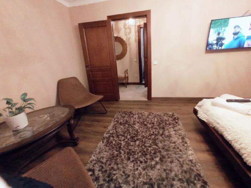 Отель комфорт бишкек пещера. Суточный квартира бишкек. Квартиры в бишкеке. Элитные квартиры в бишкеке. В бишкеке сниму 1 комнатную.