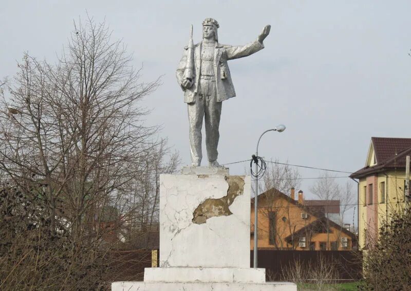 Памятник Ленину в Липецке. Кто строил памятники Ленину. Статуи вождей умелец из Волгоградской обл. Хотят установить памятник