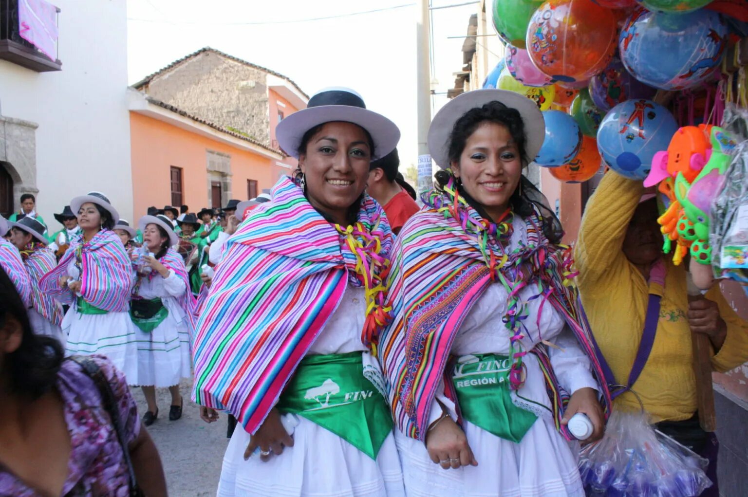 Быт и традиции южной америки. Фестиваль Сеньор-де-Лурен в Перу. Андо-амазонский новый год в Боливии. Парагвай люди. Население Перу перуанцы.