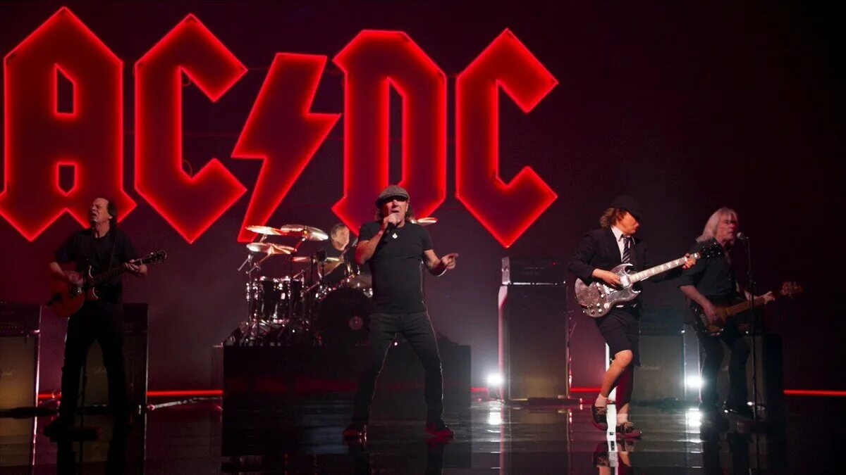 Слушать музыку рок групп. AC/DC группа 2021. Рок группа АС ДС. Группа AC/DC 2022. AC/DC 80s.