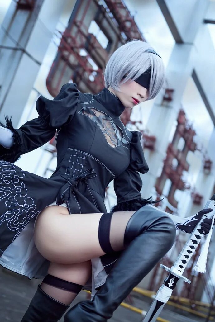 Automata косплей. Nier 2b +18 косплей. nier automata 2b +18 косплей. 2b cosplay. nier automata 18 косплей чулки.