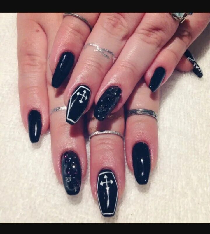 Маникюр черный крест Cross Nails ❤ liked on Polyvore featuring beauty products and nail care Cross na