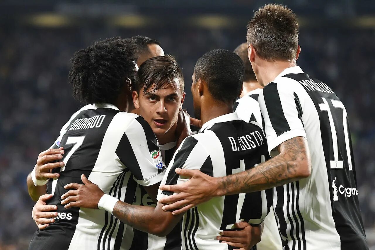 Ювентус. Футбольный стадион ювентус. Альянц стадион турин. Juventus azioni borsa. Кьеза футболист ювентус.