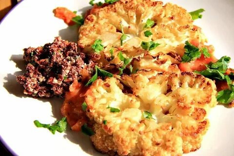 Стейк из капусты с курицей