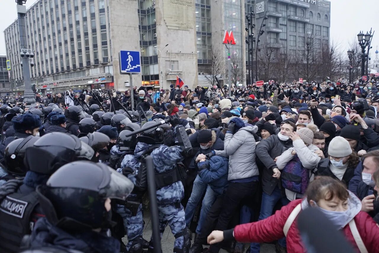 Митинги в россии март