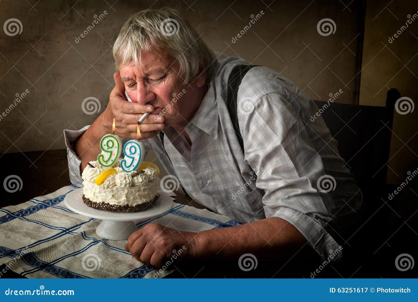 Др по возрасту. Одинокий день рождения. С днем рождения старик. С юбилеем старик. Торт старость.