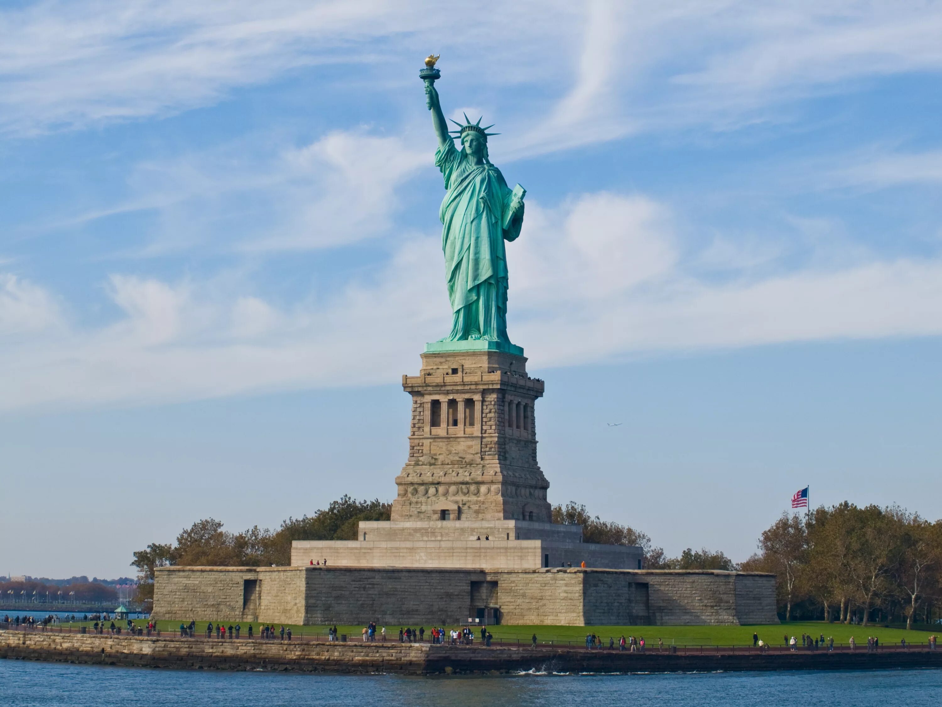 Статуя стран. Статуя свободы Нью-Йорк. Нью Йорк статуясвободу. Нью джерси статуя свободы. НЬЮЙОРК статцуя свободы.
