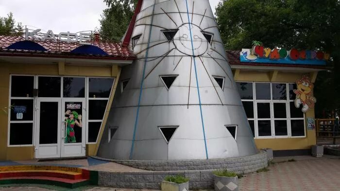 Островок чудес волжский игровая. Островок чудес волжский игровая комната. Ежевика детская комната волжский. Островок волжский. Островок безопасности на стойку дорожного знака.