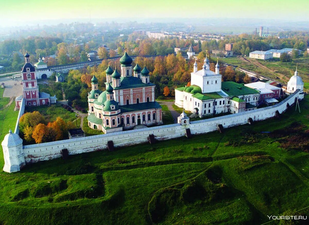 Самый главный монастырь. Успенский Горицкий монастырь (Переславль-Залесский). Золотое кольцо Переславль-Залесский Горицкий монастырь. Горицкий Успенский монастырь. Переславль-Залесский Переславский Кремль.