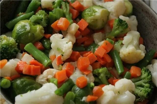 Рецепт брокколи фасоль цветная капуста. Овощное рагу с брокколи. Брокколи цветная капуста и стручковая фасоль. Овощное рагу стручковая фасоль морковь. Тушеная смесь овощей.