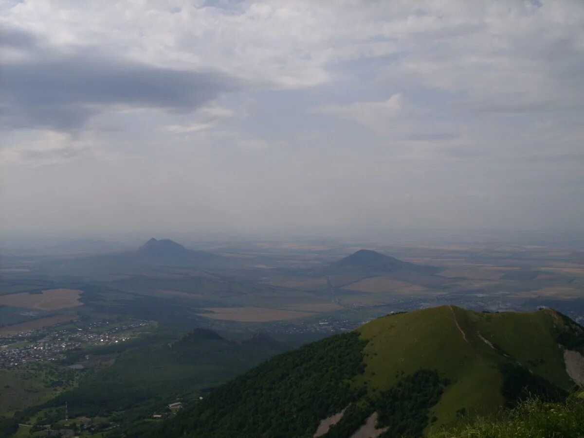 Гора тарки тау. Тарки Тау вершина. Малый Тау Бештау. Гора медовая Железноводск.