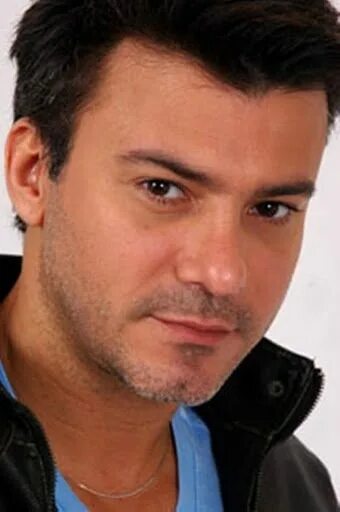 Леонардо тринидад продюсер. Леонарду виейра фильмы. Леонардо виейра. Леонарду виейра фильмы. Леандру вийера актер.