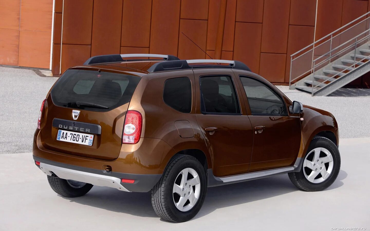 Какая машина дастер. Renault Duster 1. Ренаулт Дастер. Dacia Duster 2010. Renault Duster 2.