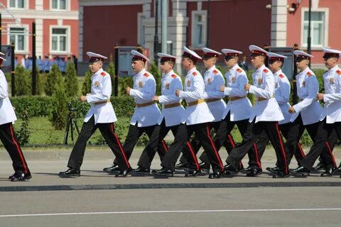 Выпускники военно
