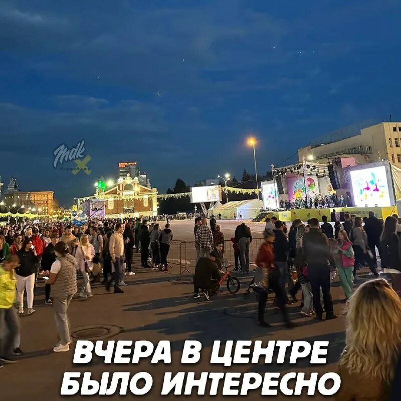 дети гуляют на улице. веселая затейница цитаты. пешие прогулки на природе. люди в куртках на улице. прогулка летом.