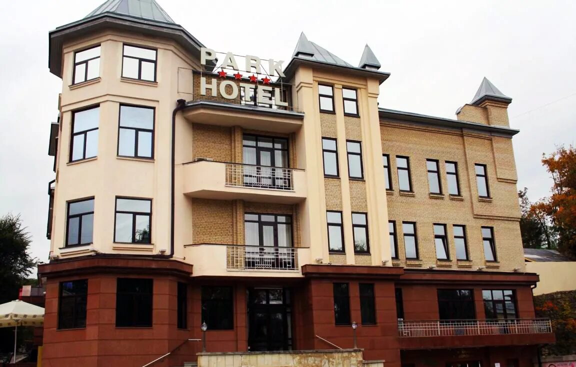 Корона кисловодск курортный бульвар. Гостиница гранд кисловодск. Гостиница майерведа кисловодск. Маерведа кисловодск санаторий. Гранд отель кисловодск.