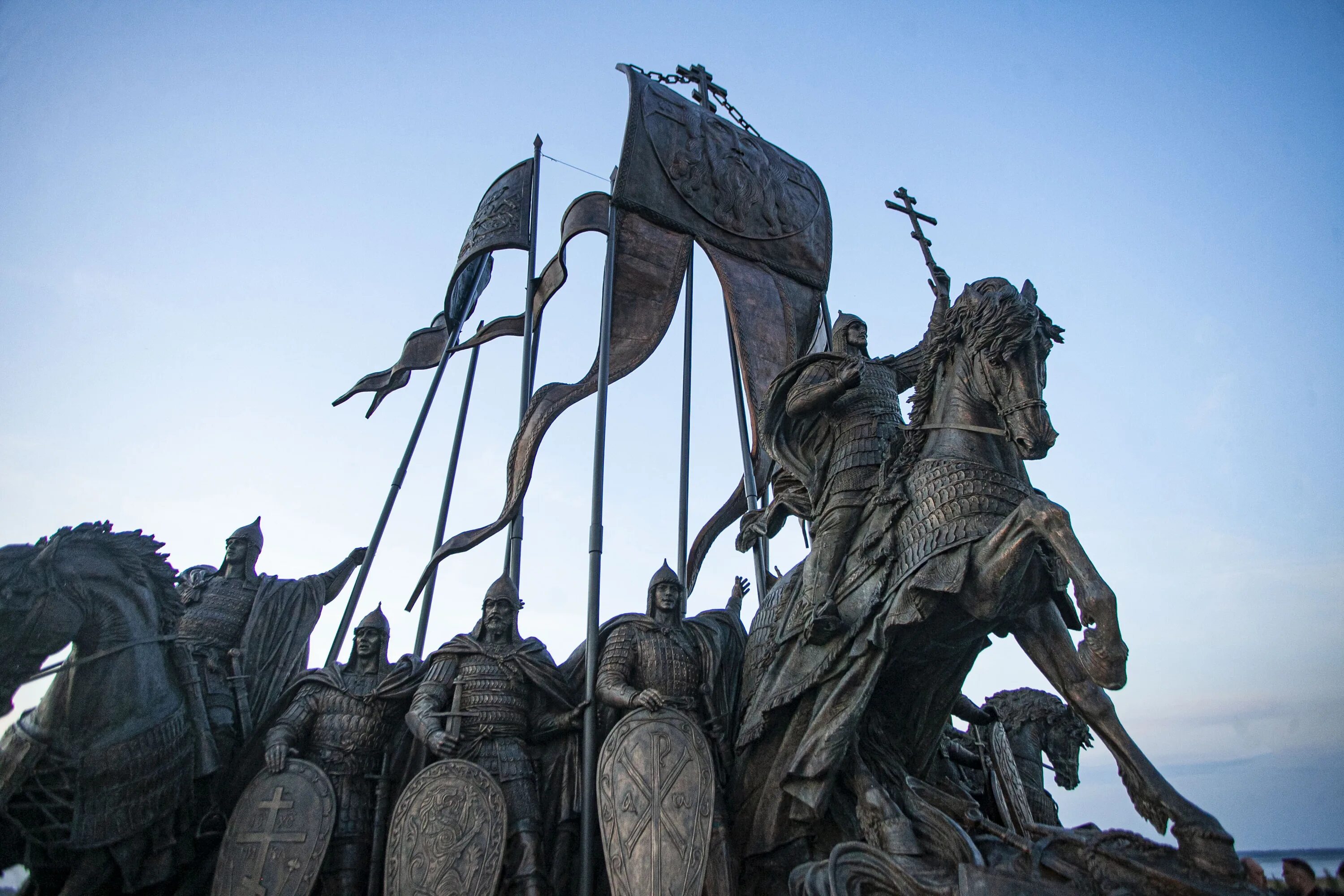 Монумент ледовое побоище в пскове. Памятники псков гора соколиха. Псковская область памятник невскому. Памятник александру невскому в пскове на чудском озере. Псковская область памятник невскому.