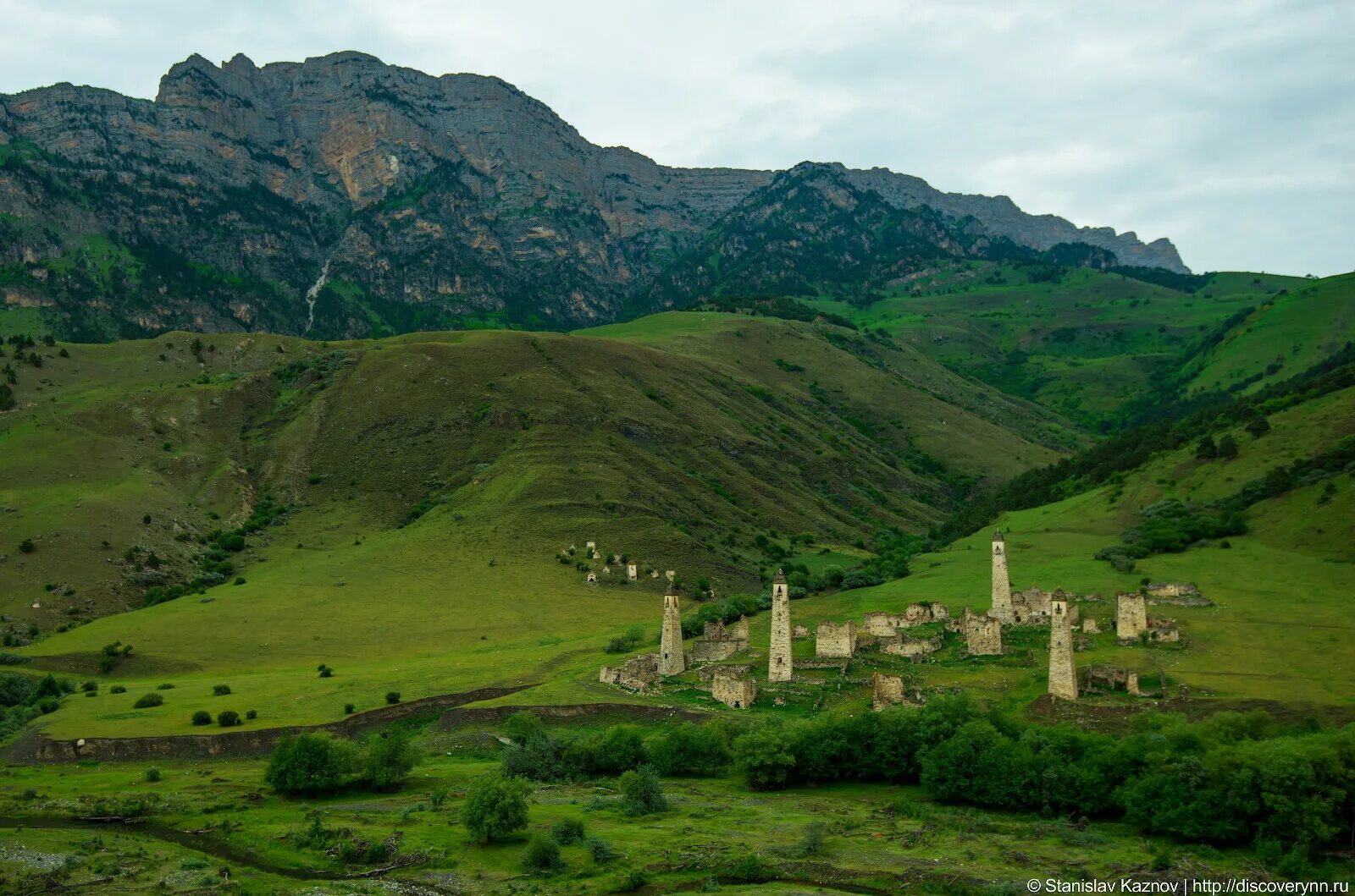 башенный комплекс цори в ингушетии. ингушетия картинки. таргимская котловина ингушетия. башенный комплекс эрзи ингушетия. ингушетия картинки.