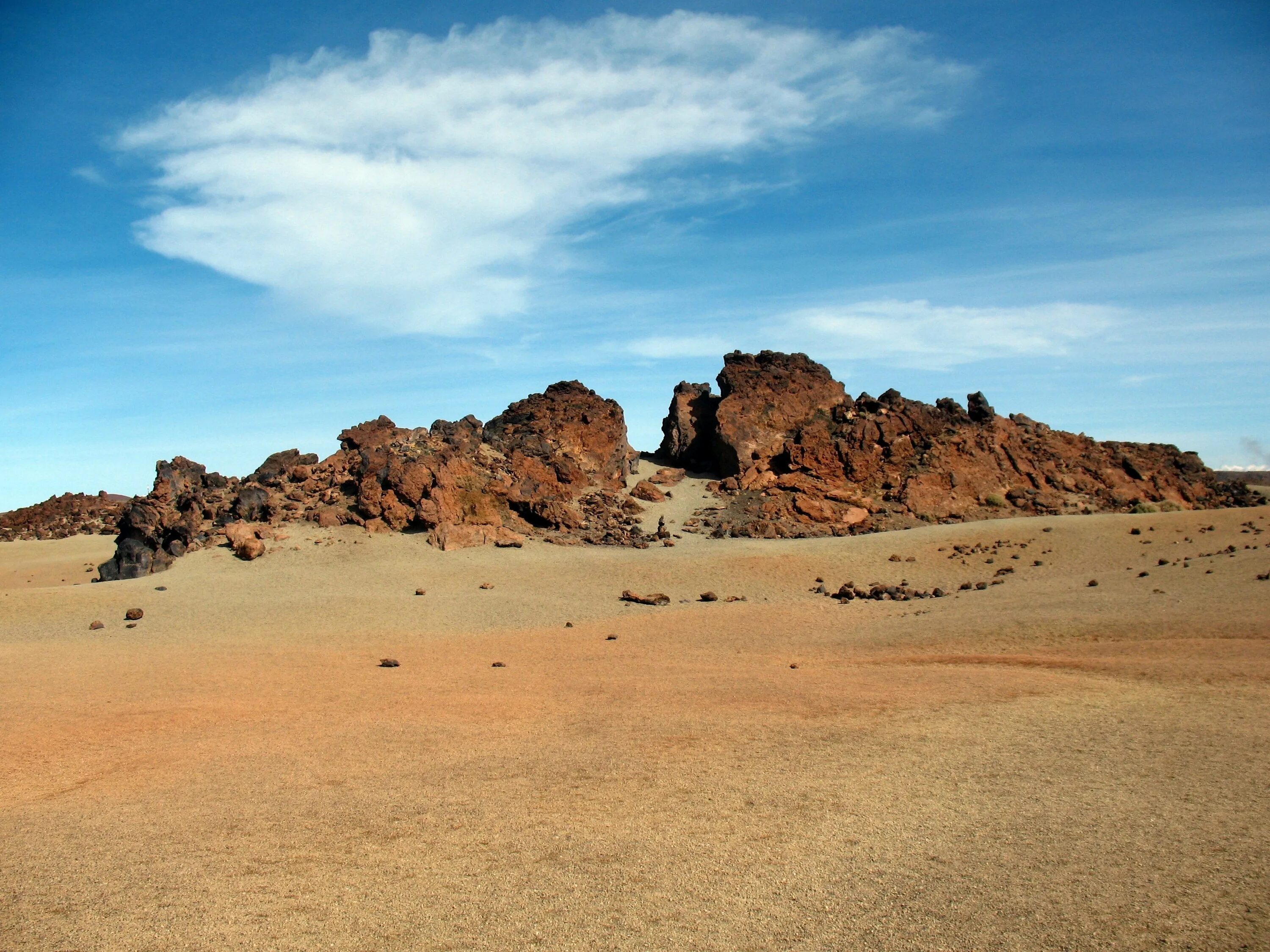 Каменистая пустыня Овайхи. Каменные пустыни Эрги. Бедленд пустыня каменистая. Каменистый каменистые пустыни.