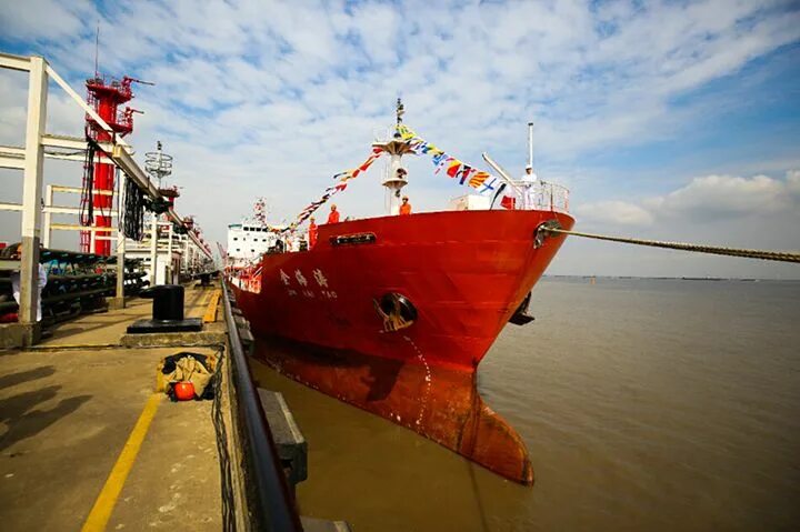 Ship run. Танкер Cosco. Корабль химовоз. Химовоз судно. Танкер химовоз стройка.