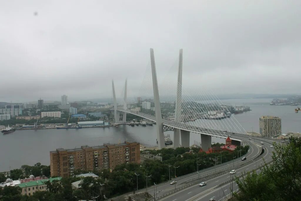 Золотой мост владивосток. Мост г владивосток. Владивосток достопримечательности золотой мост. Вантовый мост бухта золотой рог. Золотой мост владивосток.
