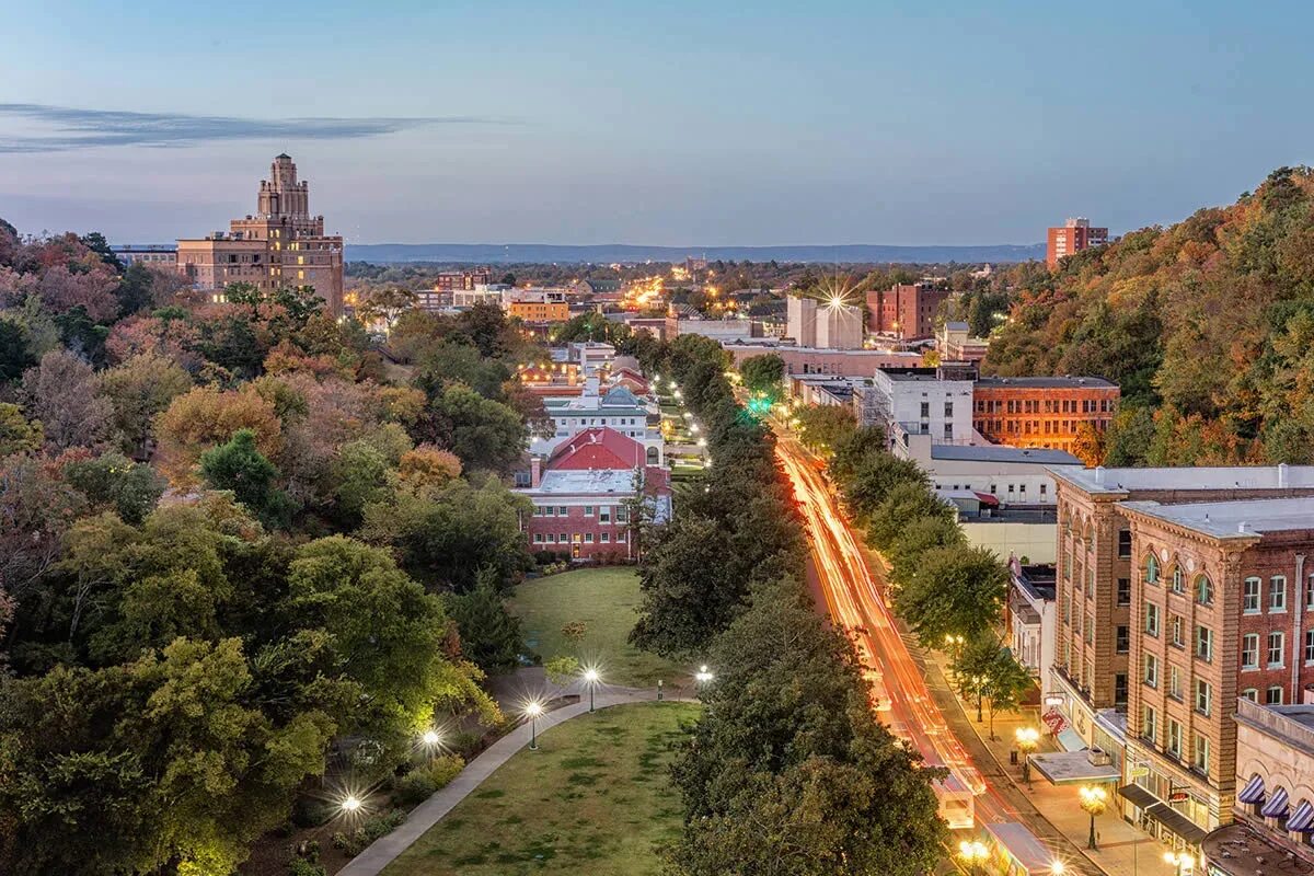 Хот-Спрингс город. Арканзас город. Хот Спрингс национальный парк. Hot Springs City Arkansas. Hot town