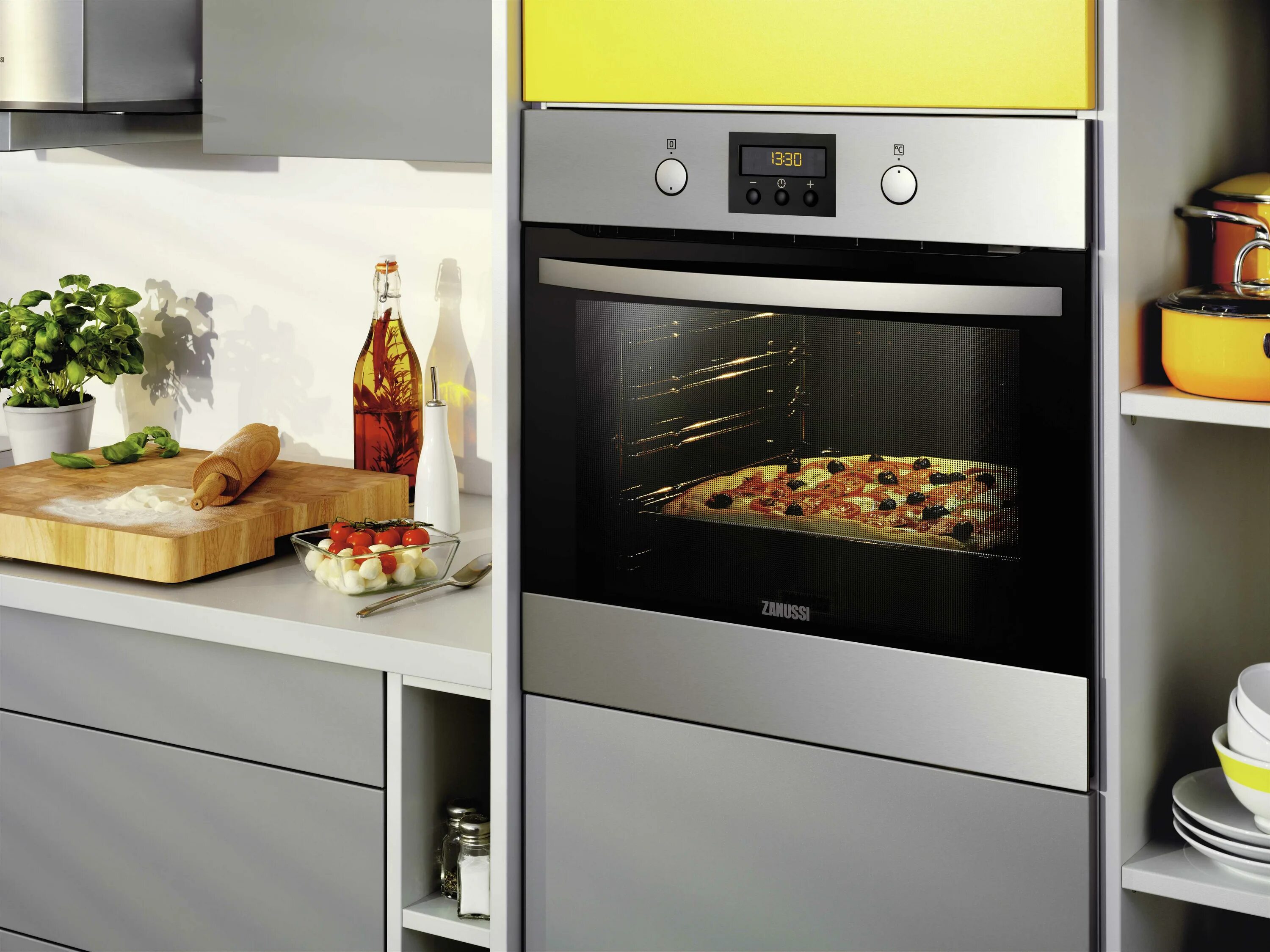 Рейтинг духовых шкафов 2024. Электрический духовой шкаф Zanussi ZOP 37902 XK. Электрическая встраиваемая независимая духовка evp24. Встраиваемая техника для кухни Электролюкс. Занусси духовой шкаф электрический встраиваемый с электроплитой.