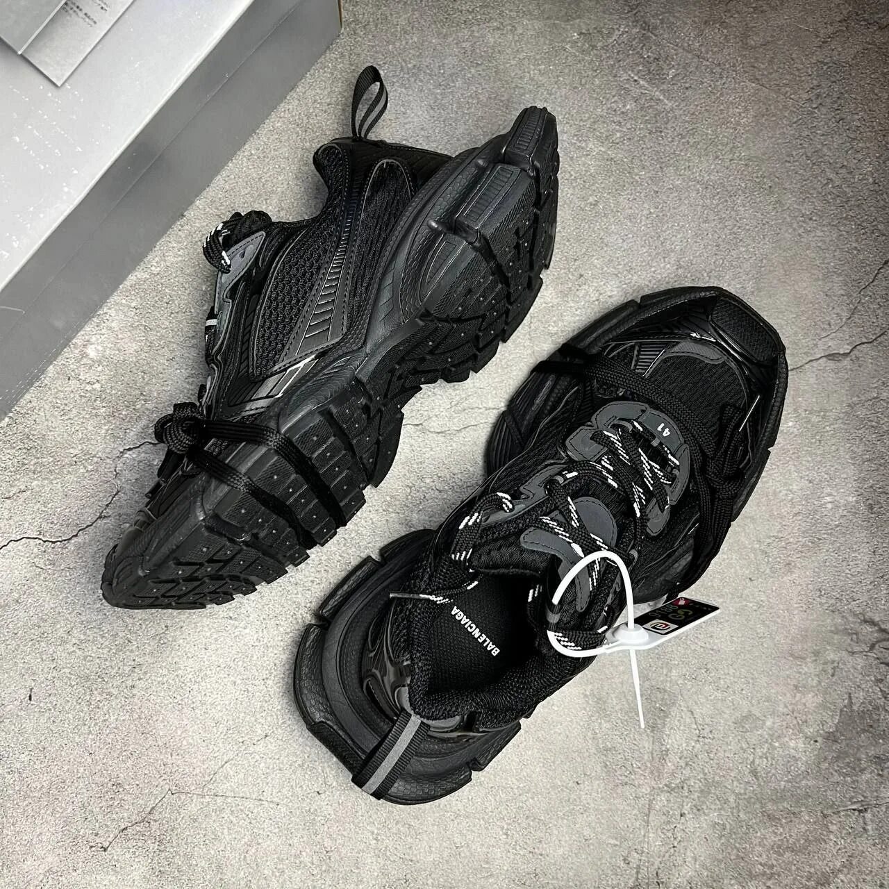 Balenciaga 10xl sneaker. Баленсиага трек 3 черные. Баленсиага 10 xl кроссовки. Balenciaga 3xl ski. Balenciaga 3xl ski sneakers.