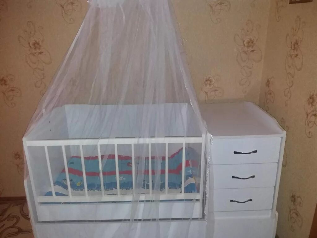 Авито кроватки для новорожденных б. Детские кроватки без решеток. Детские кроватки для новорожденных объявления. Юла детские кроватки. Кроватка трансформер полный комплект.
