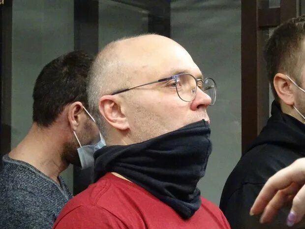 Человек в костюме за решеткой. Суд над чиновником картинка. Александр бачурин екатеринбург дтп. Артем великородов ярославль. Судимые бизнесмены.