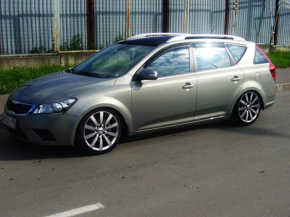 Красивый сид 1.20. Ceed SW 2011. Kia Ceed 2011 SW r17. Киа СИД универсал r18. Kia Ceed универсал r18.