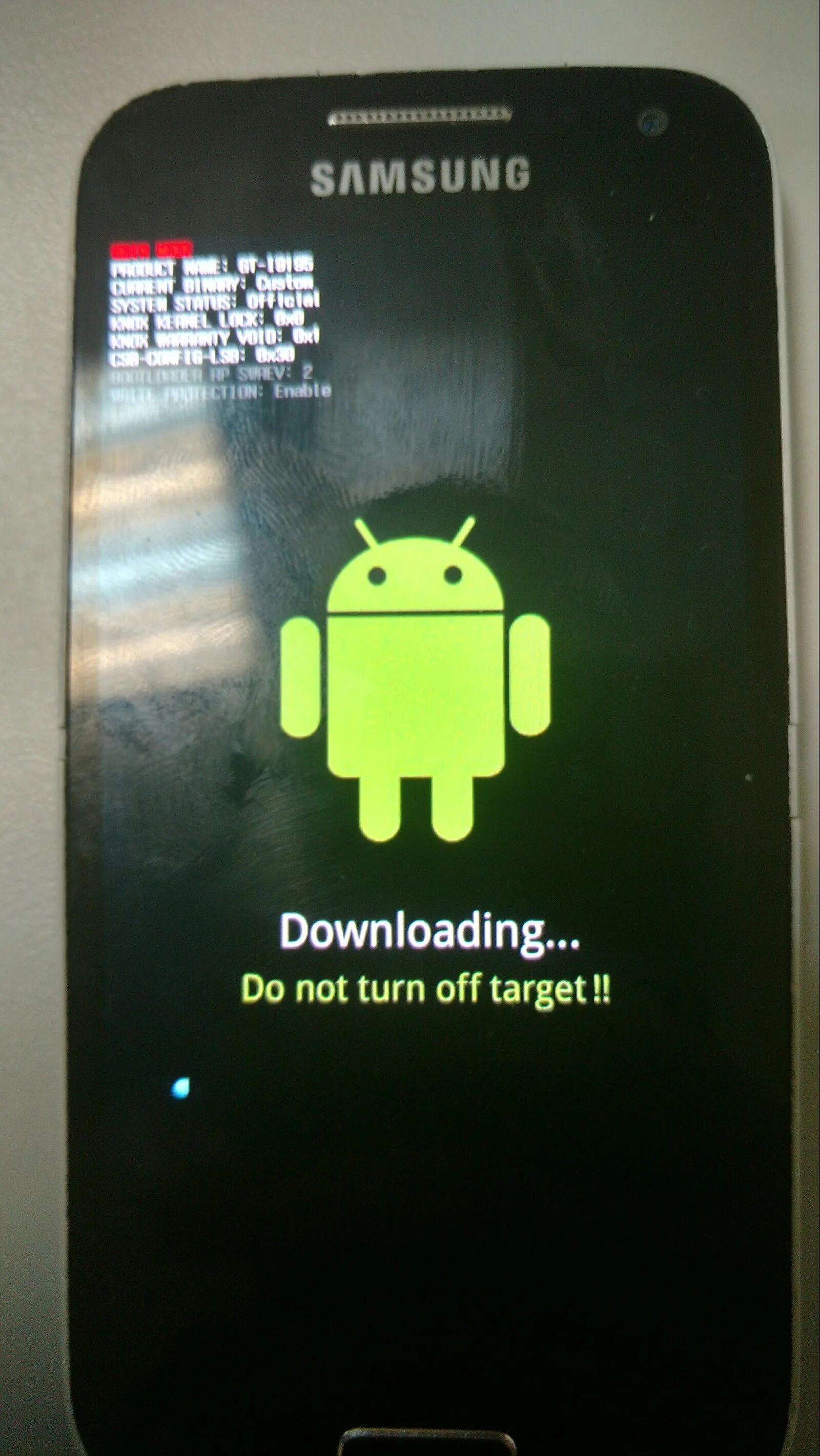 Самсунг завис на логотипе. Downloading do not turn off target Samsung что делать. Самсунг завис после намокания. Samsung голубой экран downloading do not turn off target. Завис самсунг галакси а 0 2.