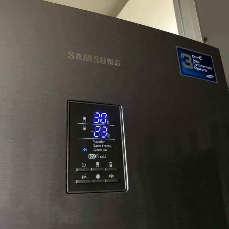 Samsung rl33egmg. Холодильник Samsung RL-33 EGMG. Холодильник самсунг двухкамерный с дисплеем на двери. Холодильник самсунг с лед дисплеем.